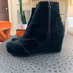 Toms suede booties